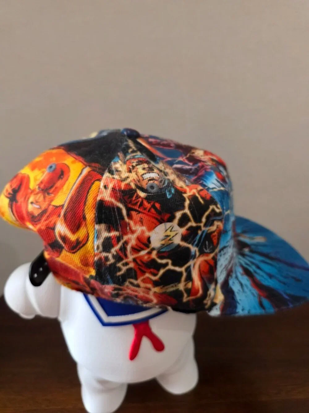 Bioworld DC Comics The Flash snapback cap features a full-color